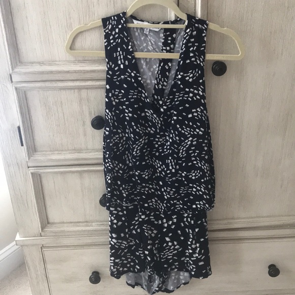 Cupcake & Cashmere Open Back Romper - Picture 2 of 4